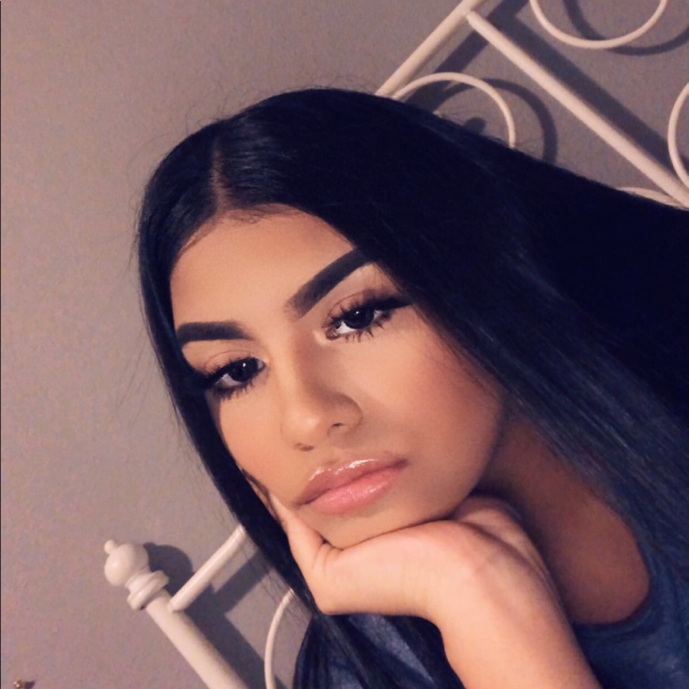 Meet your Posher, Ddenisse